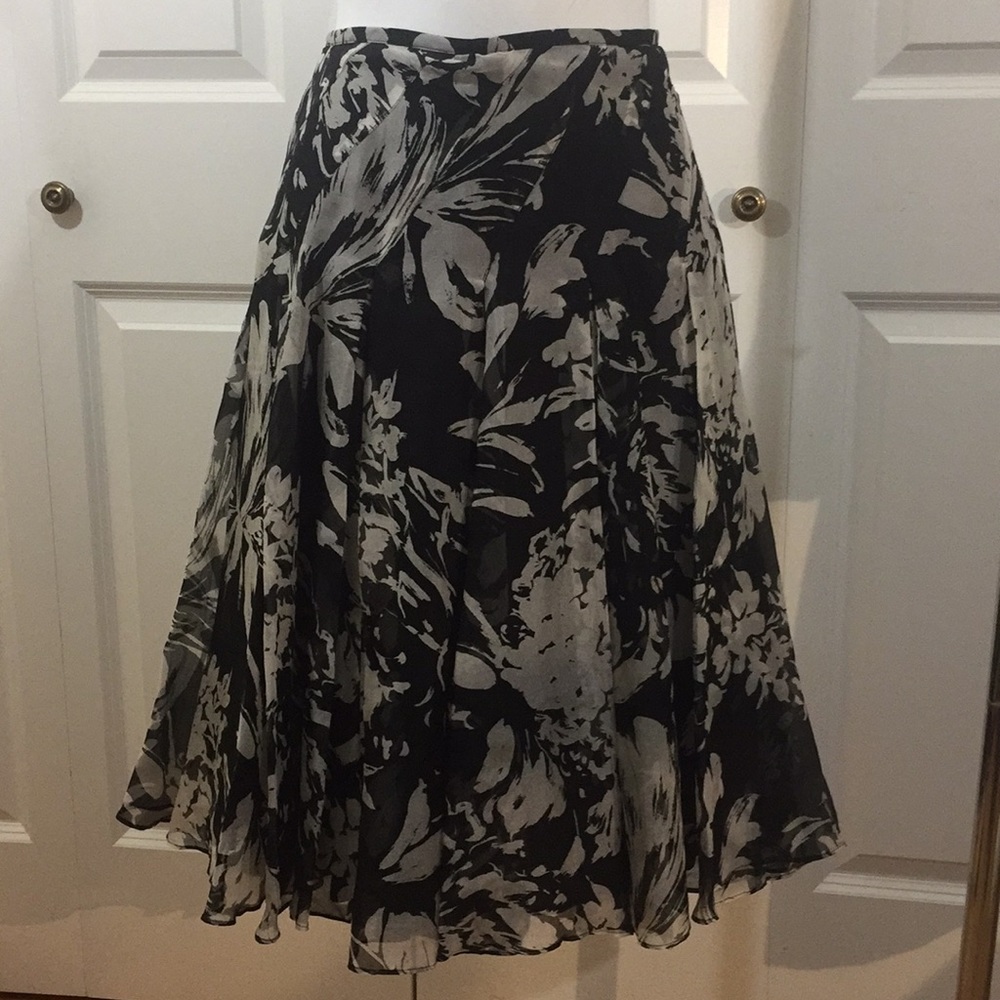 Banana Republic black/white floral skirt.